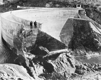 Το κατεστραμμένο πέτρινο φράγμα